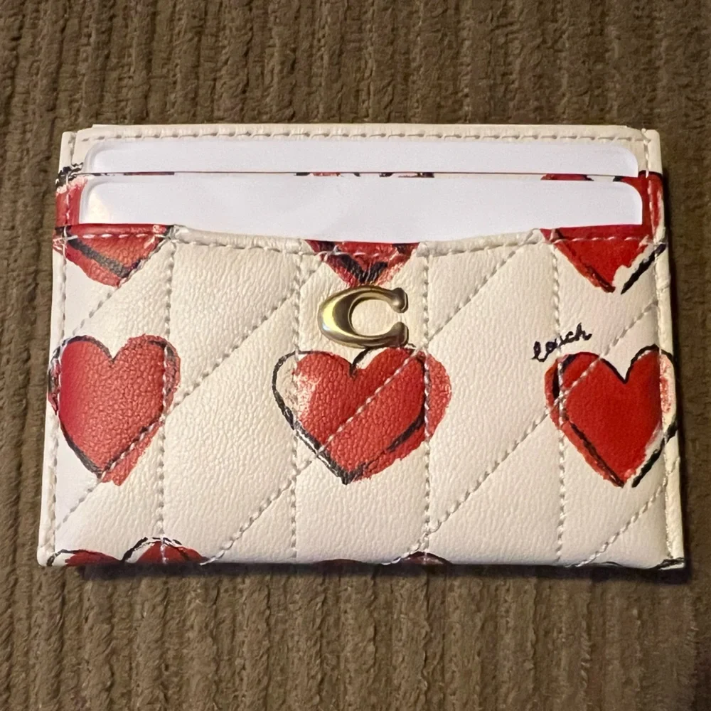 Coach Essential Card Case
With Quilting And Heart Print NWT w/packaging - Picture 1 of 5
